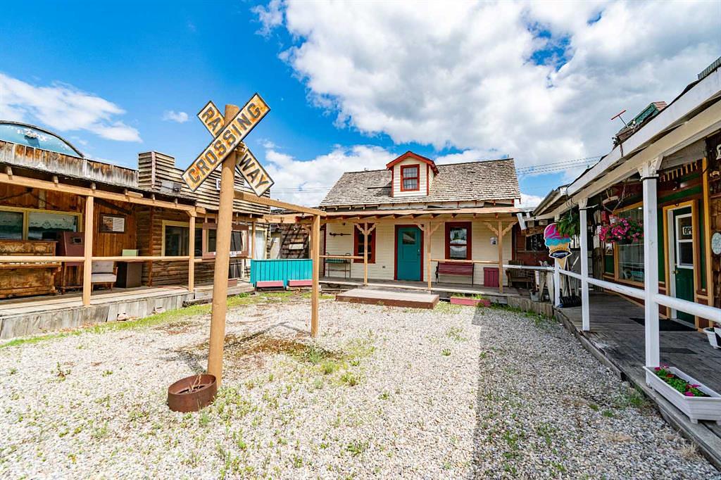 44 Main Street East, Big Valley, AB