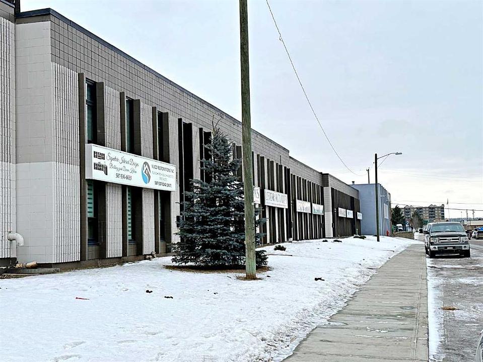 8127 Fraser Avenue, Fort McMurray, AB
