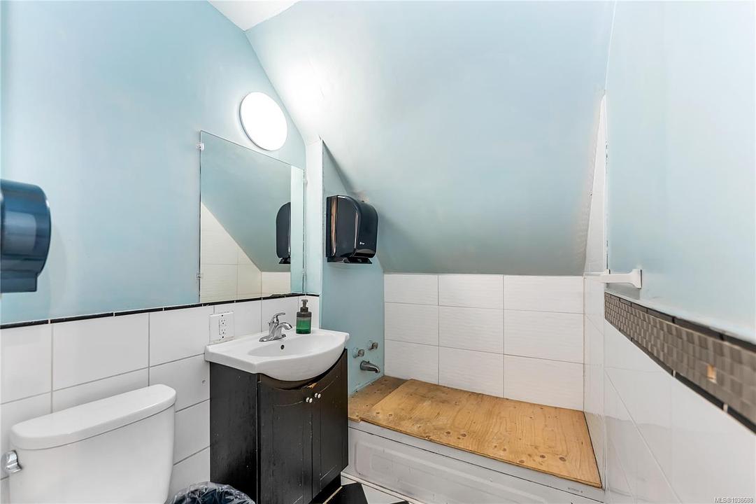 1608 Quadra Street, Victoria, BC