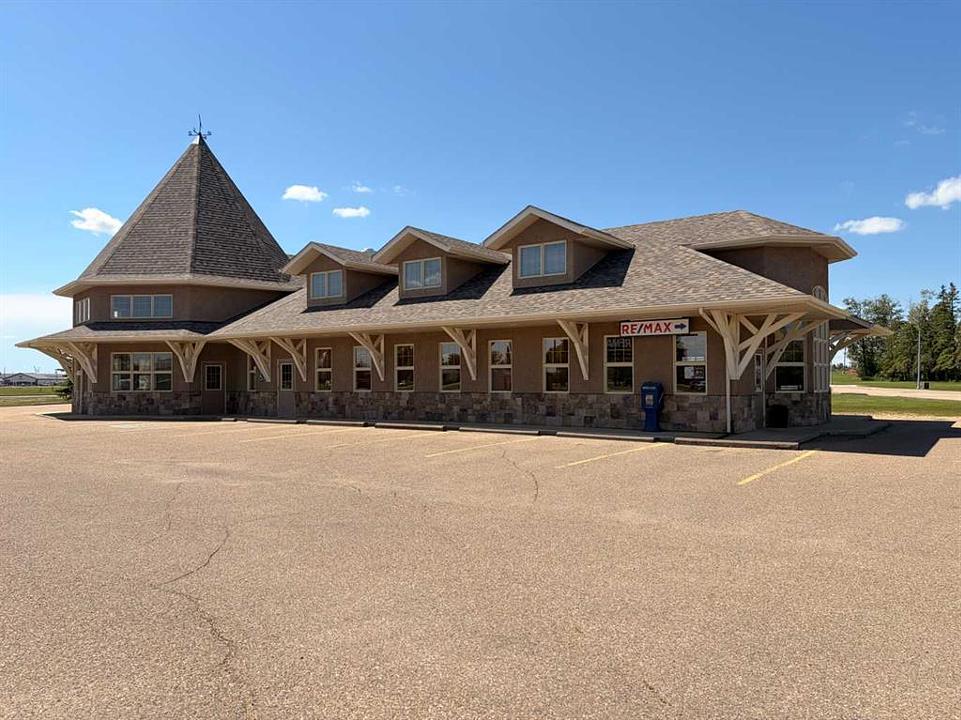 6000 48 Avenue, Ponoka, AB