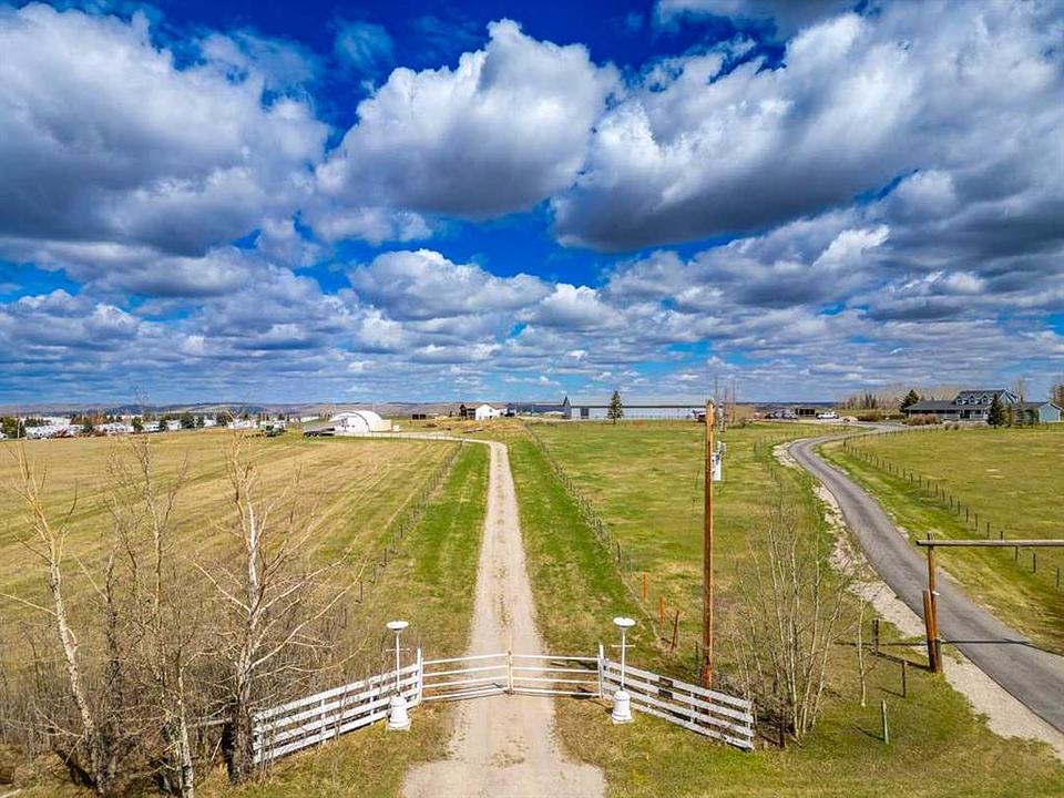 33066 Township Road 250, Calgary, AB