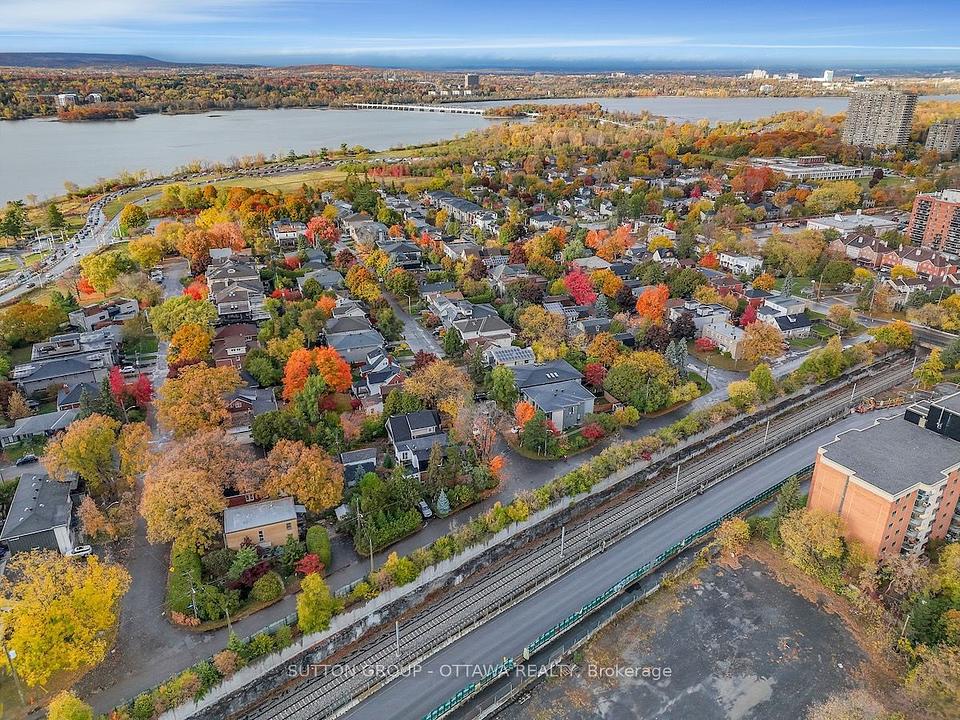 399 Winston Avenue, Ottawa, ON