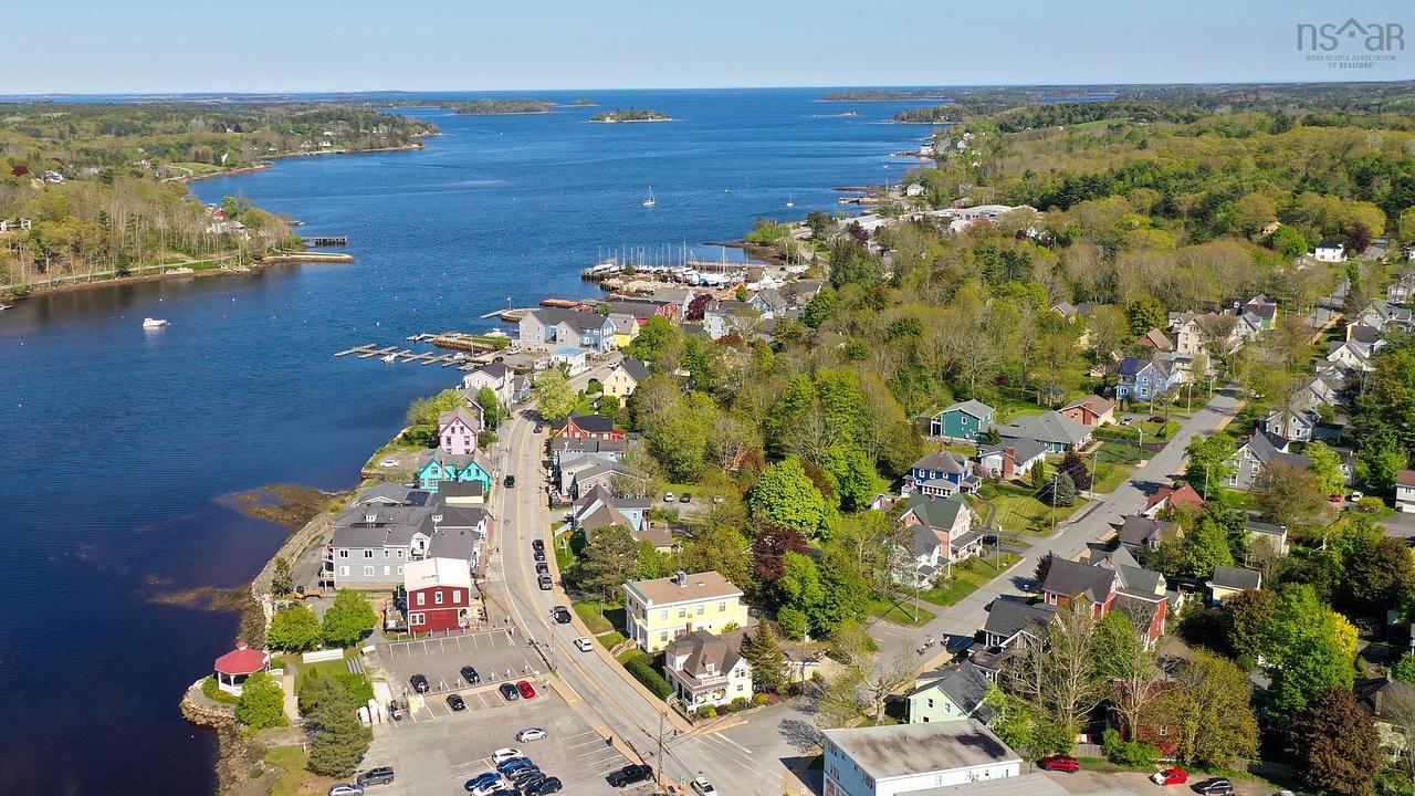 558 Main Street, Mahone Bay, NS