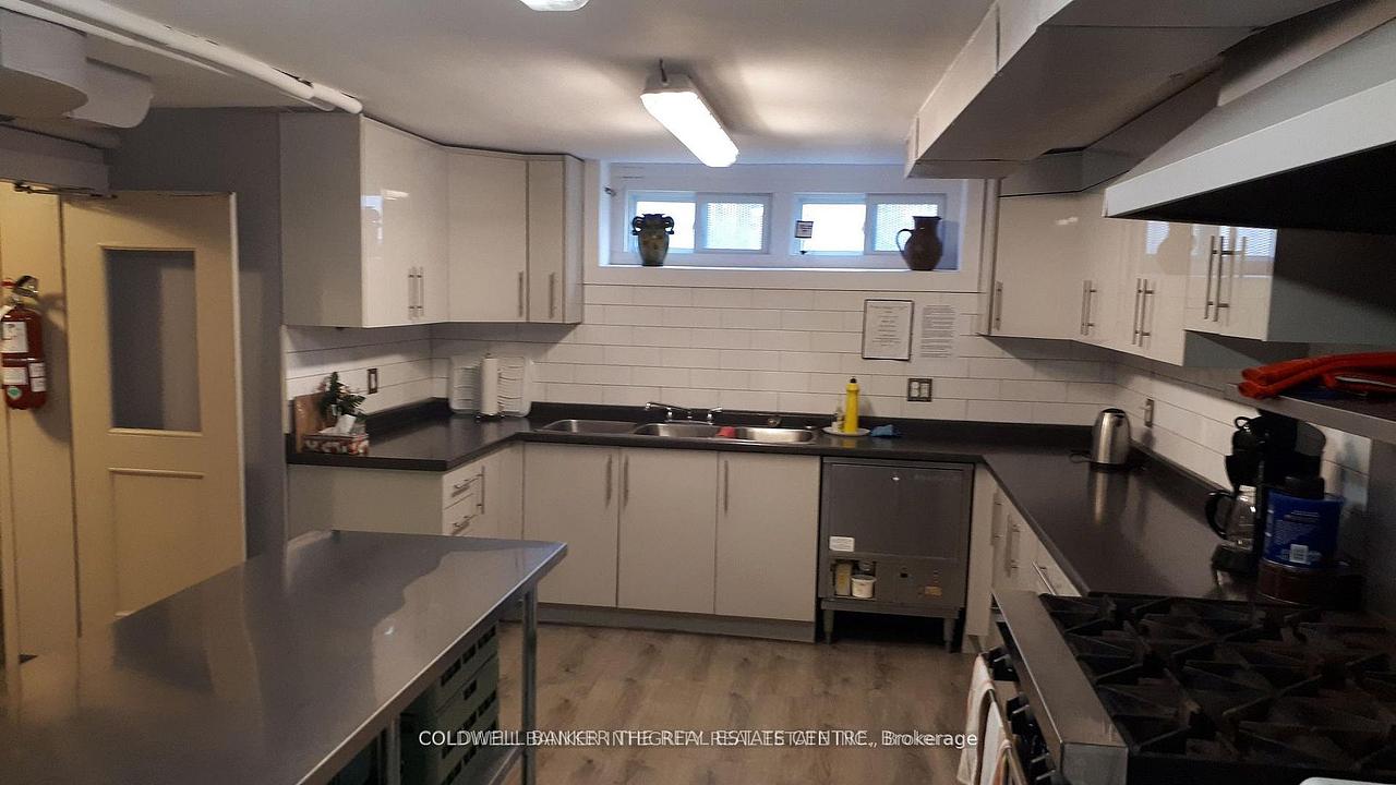 18 Victoria Avenue South, Hamilton, ON