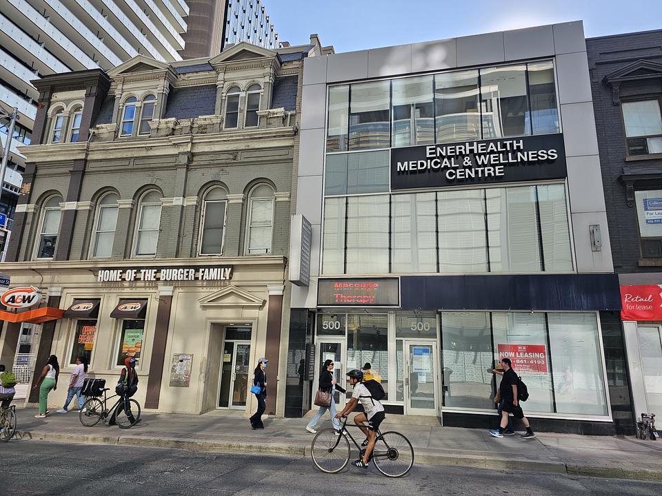300 - 500 Yonge St, Toronto, ON