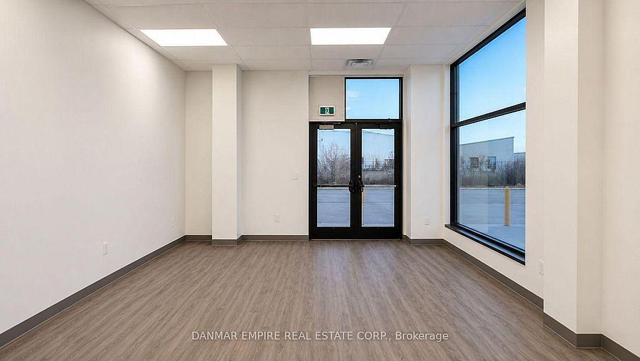 9 - 2165 Buckingham Rd, Oakville, ON