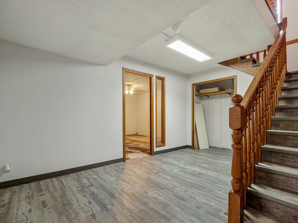 327 10 Street South, Lethbridge, AB
