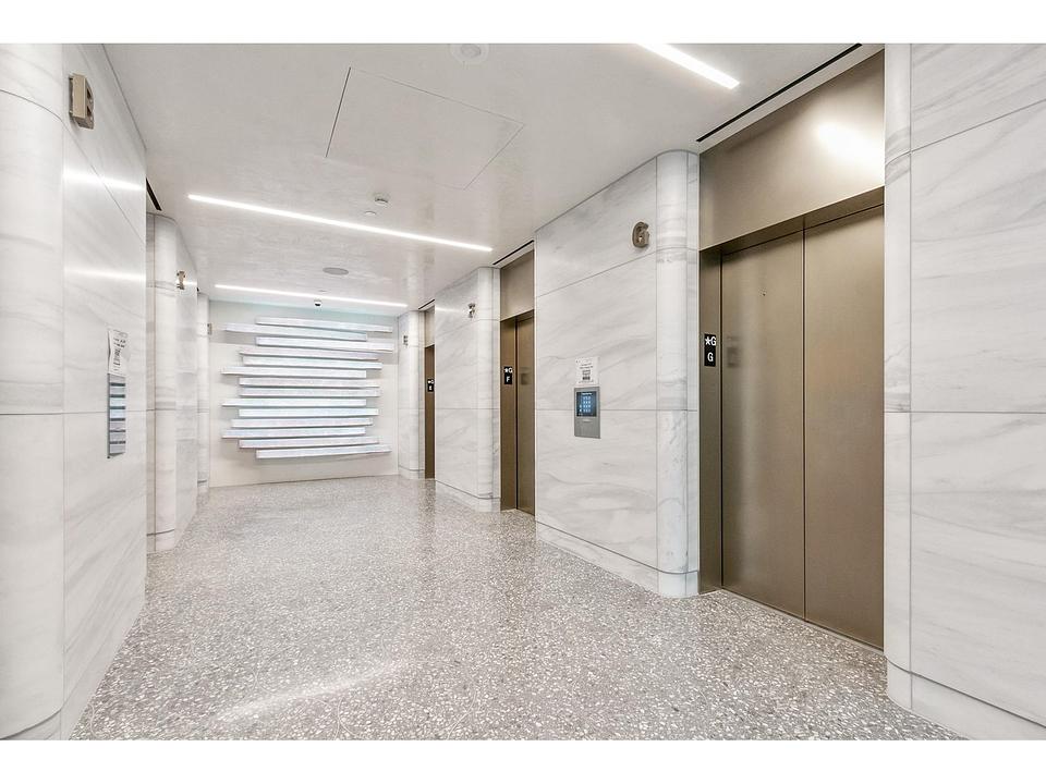 1610 - 320 Granville Street, Vancouver, BC