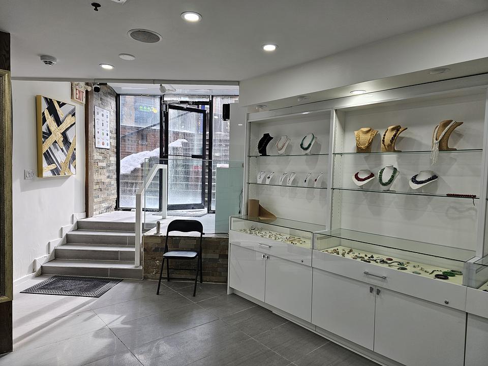 L3 - 70 Yorkville Ave, Toronto, ON