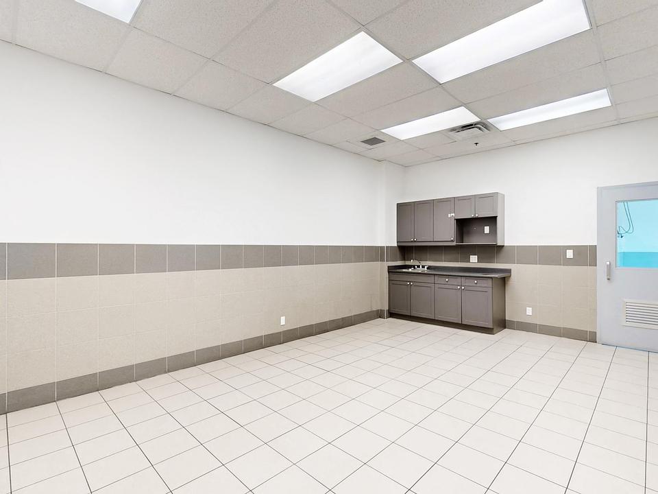 B - 1060 B Lorimar Drive, Mississauga, ON
