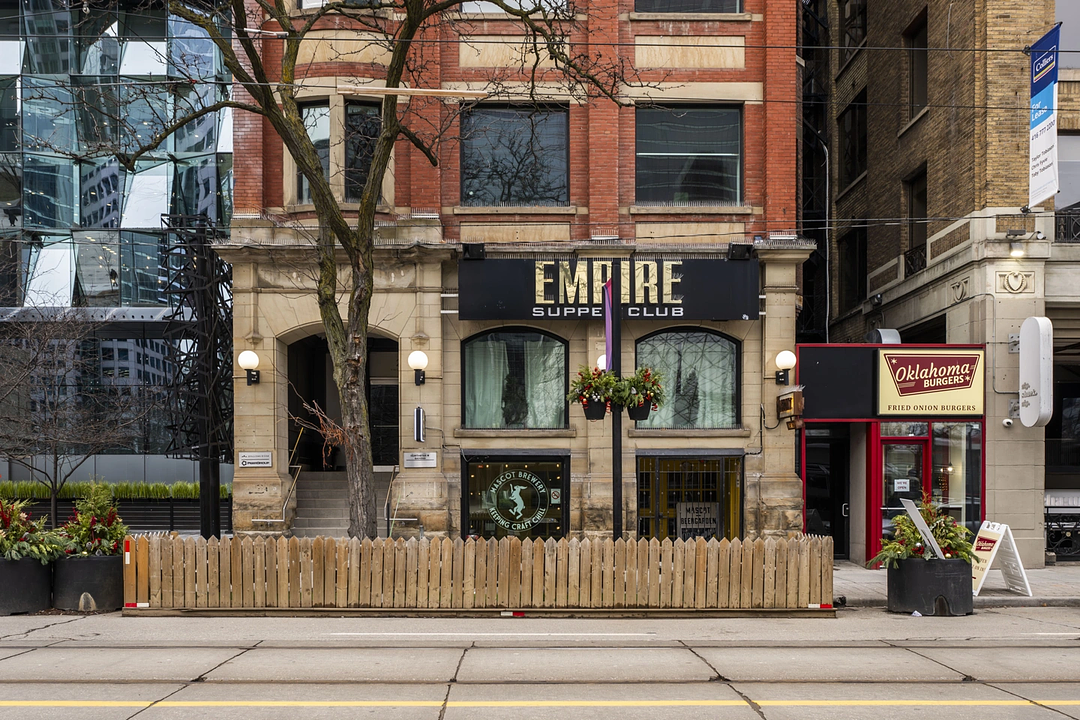 300 - 220 King Street West, Toronto, ON