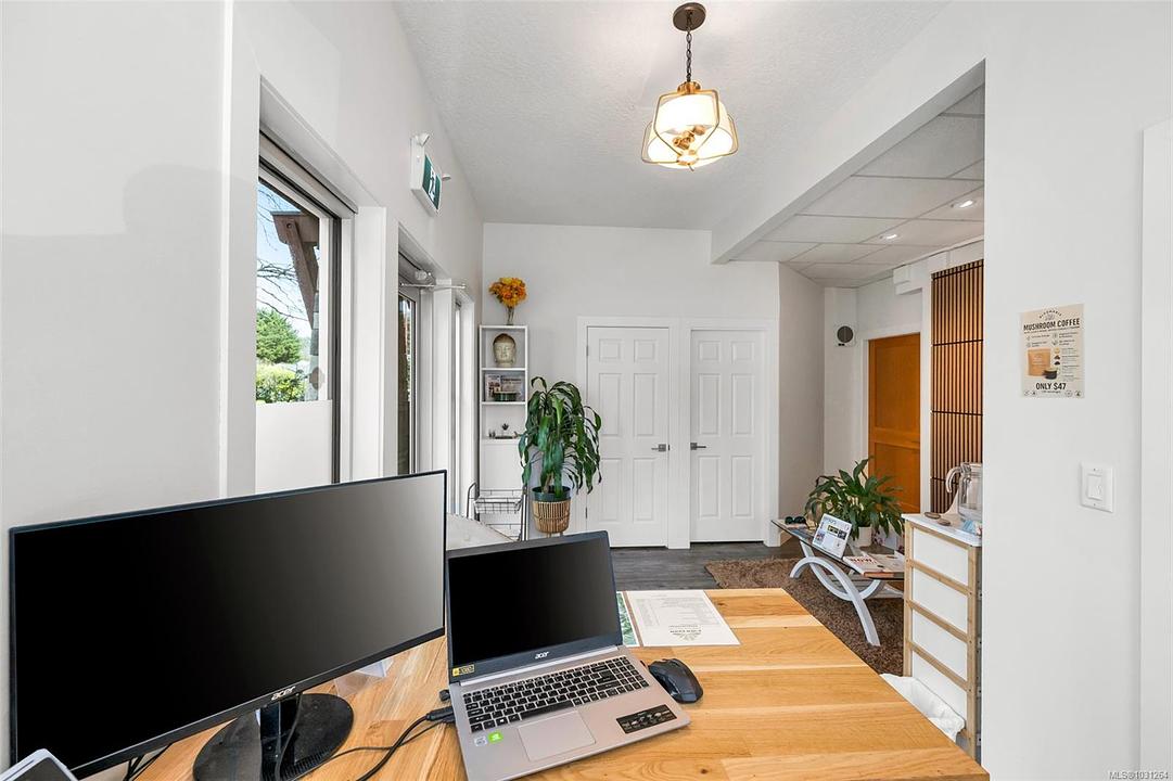 #111 - 689 Hoffman Avenue, Victoria, BC