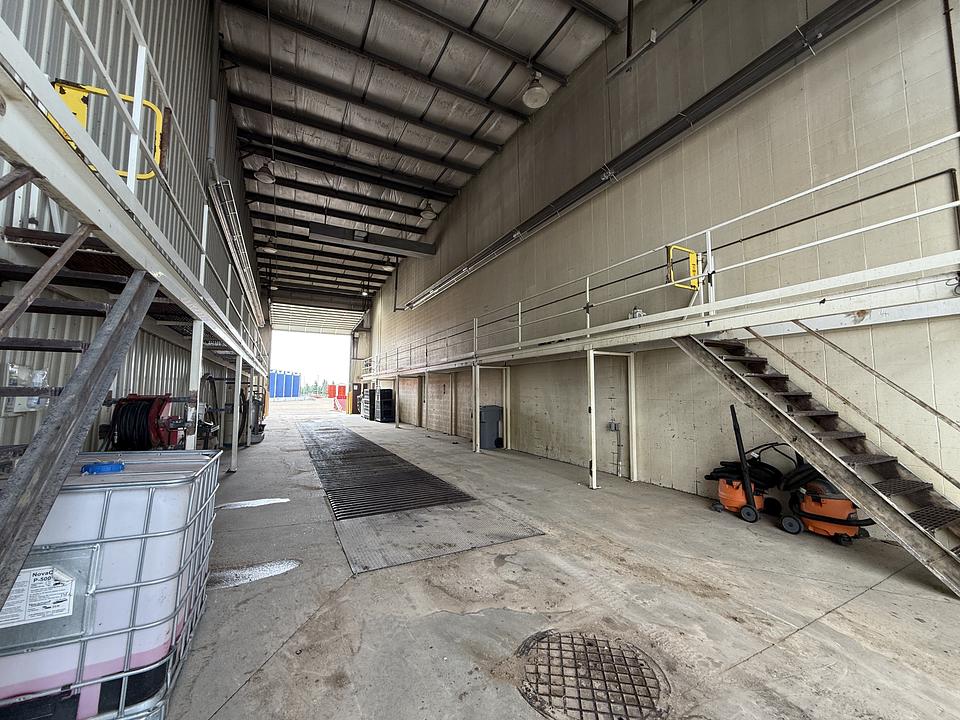 Building - 47 Street, Bentley, AB