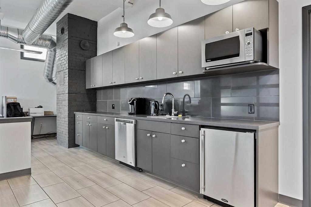 1742 10 Avenue Southwest, Calgary, AB
