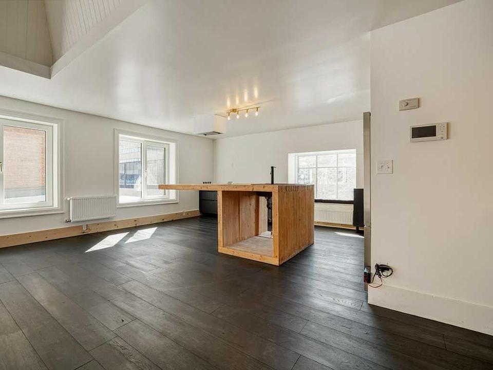 325 5 Street South, Lethbridge, AB