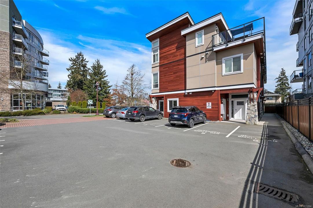 #111 - 689 Hoffman Avenue, Victoria, BC