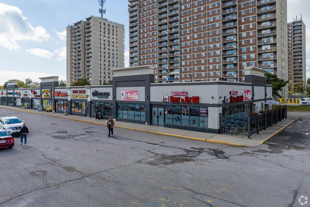 B4 - 965 Dundas St W, Whitby, ON