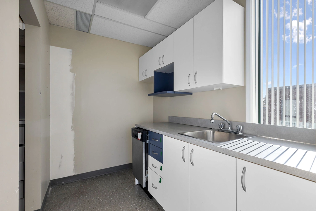 230 - 8150 Boulevard Métropolitain Est, Montréal, QC