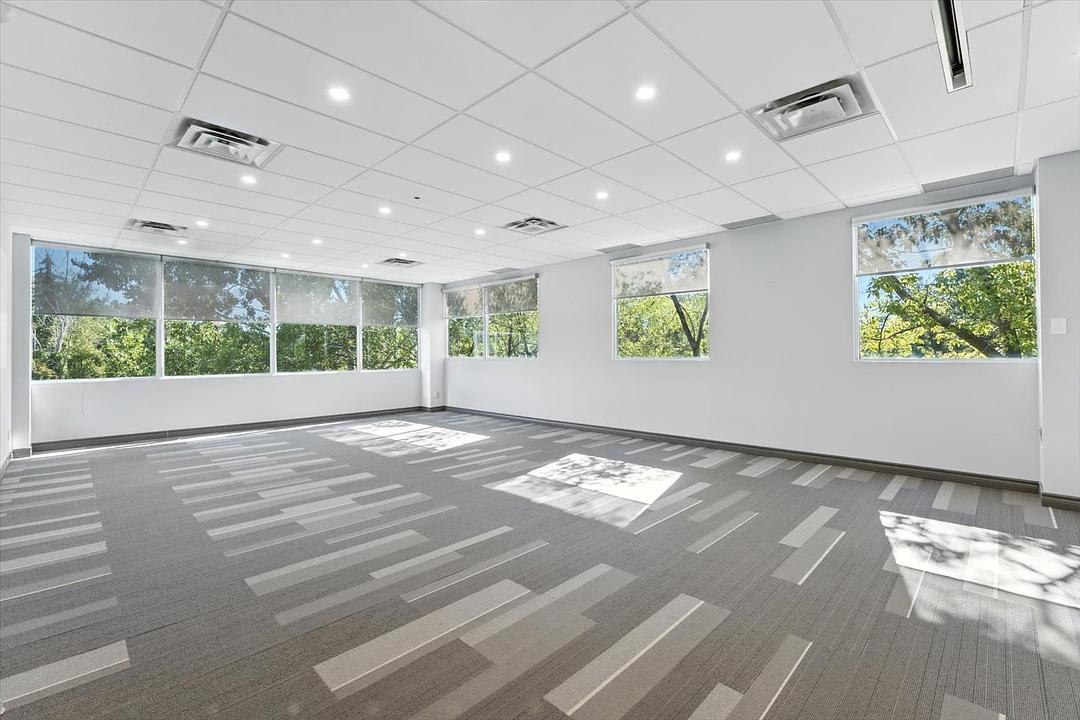 1599 Hurontario St, Mississauga, ON