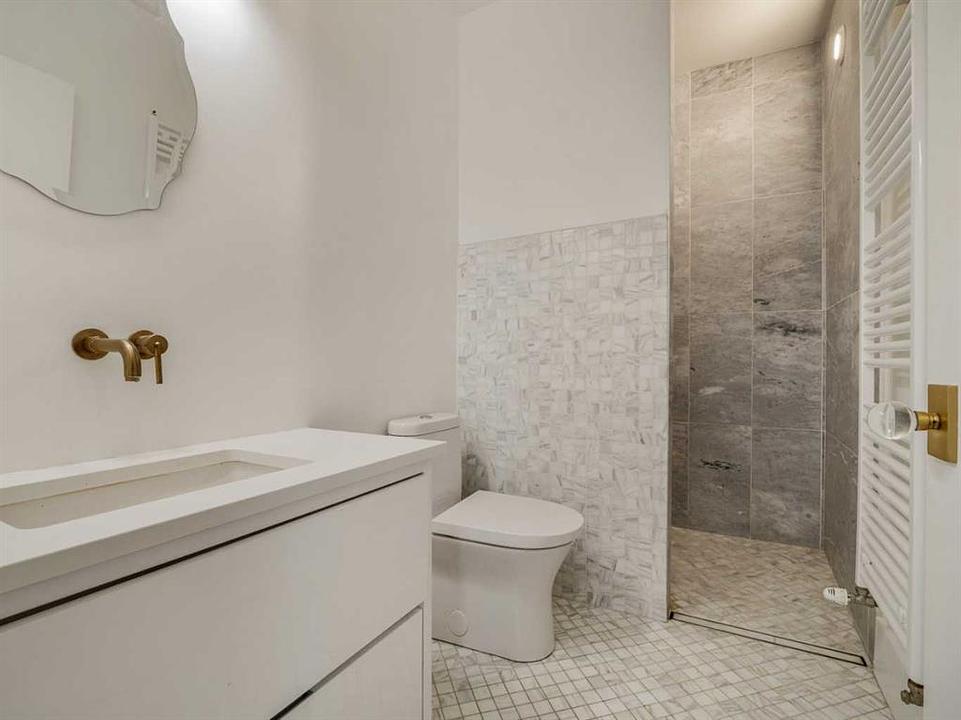 325 5 Street South, Lethbridge, AB