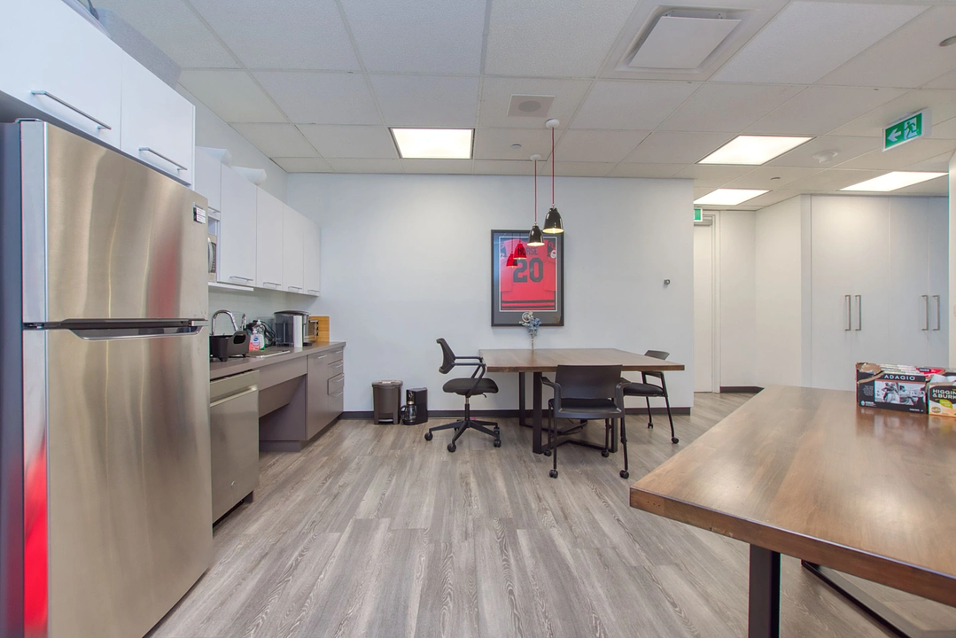 1800 - 200 King Street West, Toronto, ON
