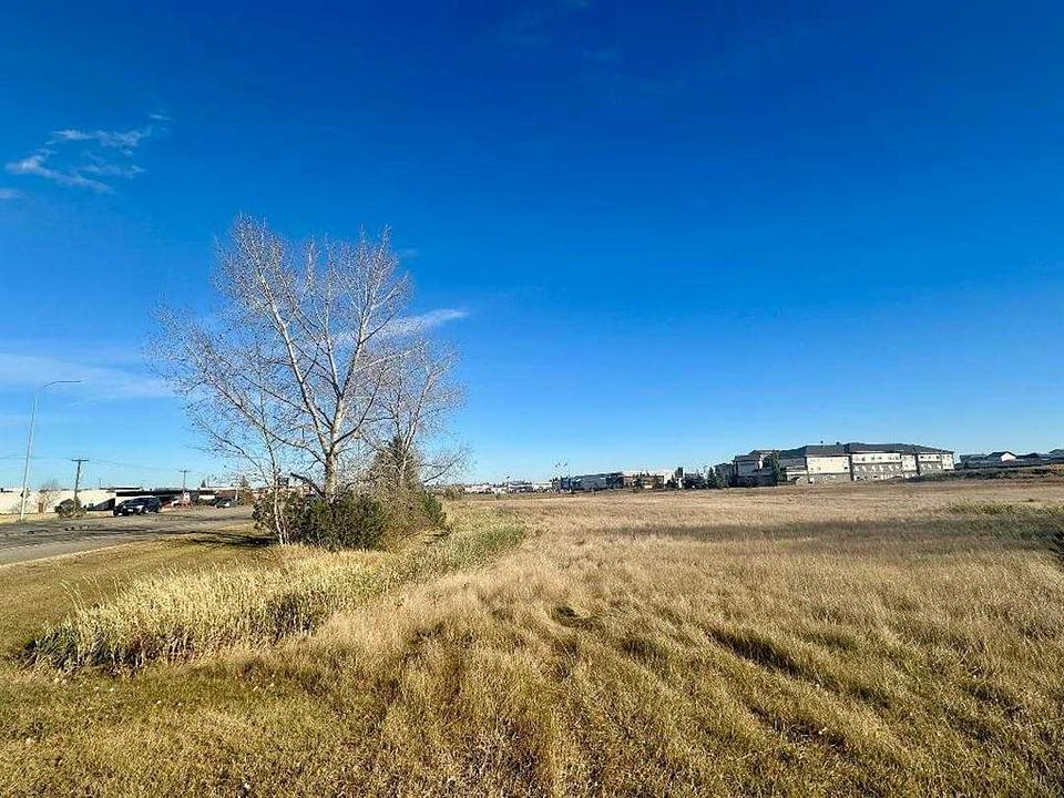 7405 48 Avenue, Camrose, AB
