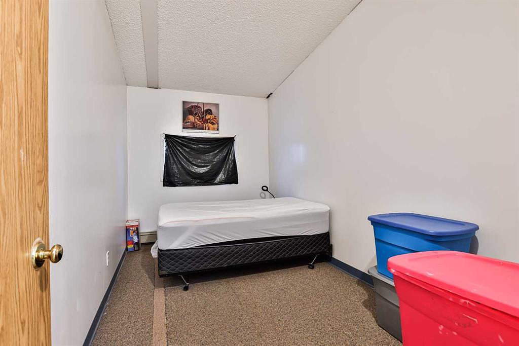 655 Charlotte Street, Pincher Creek, AB