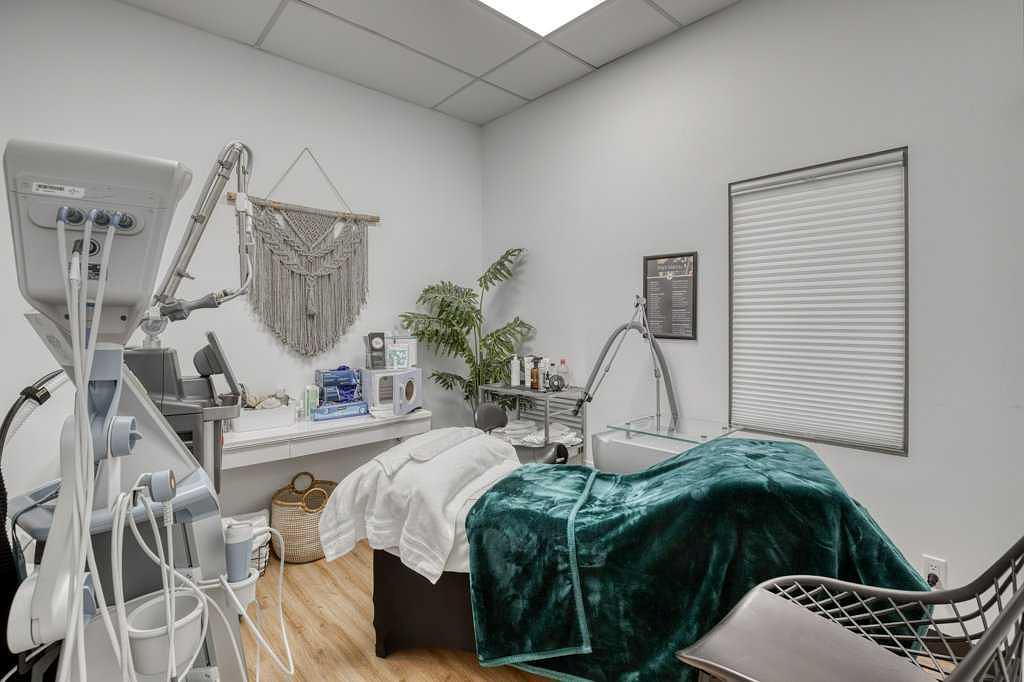115b 4 Avenue West, Cochrane, AB