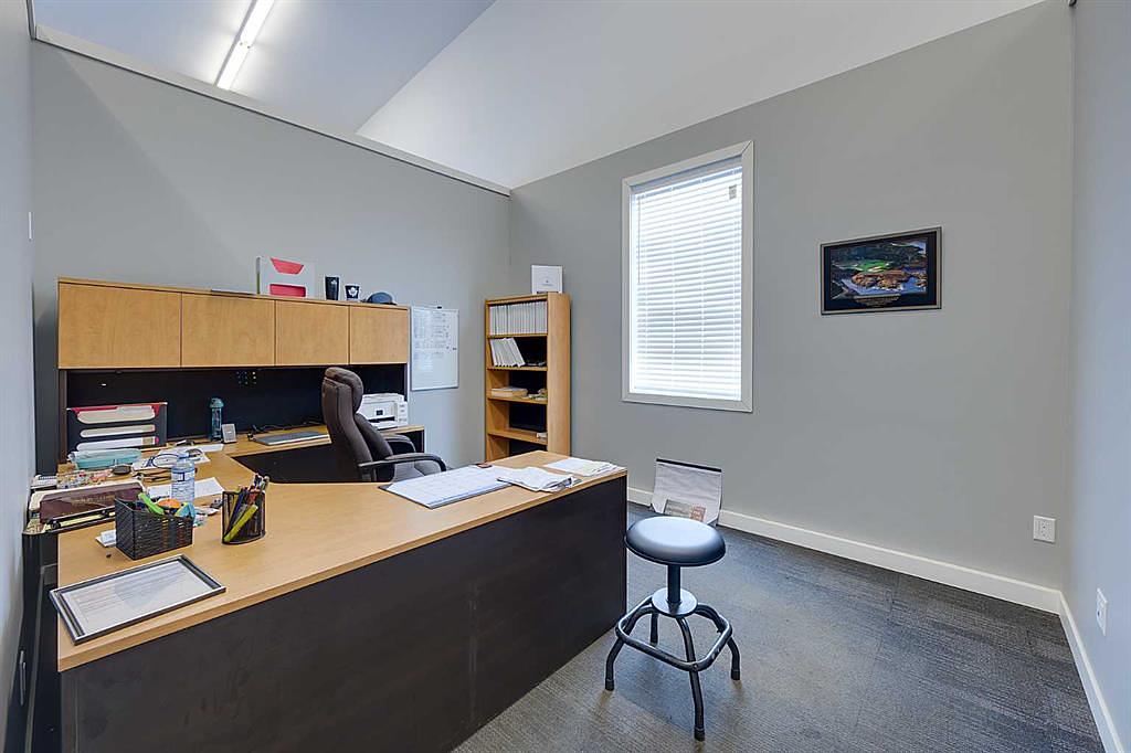 303a Larch Close, Red Deer, AB