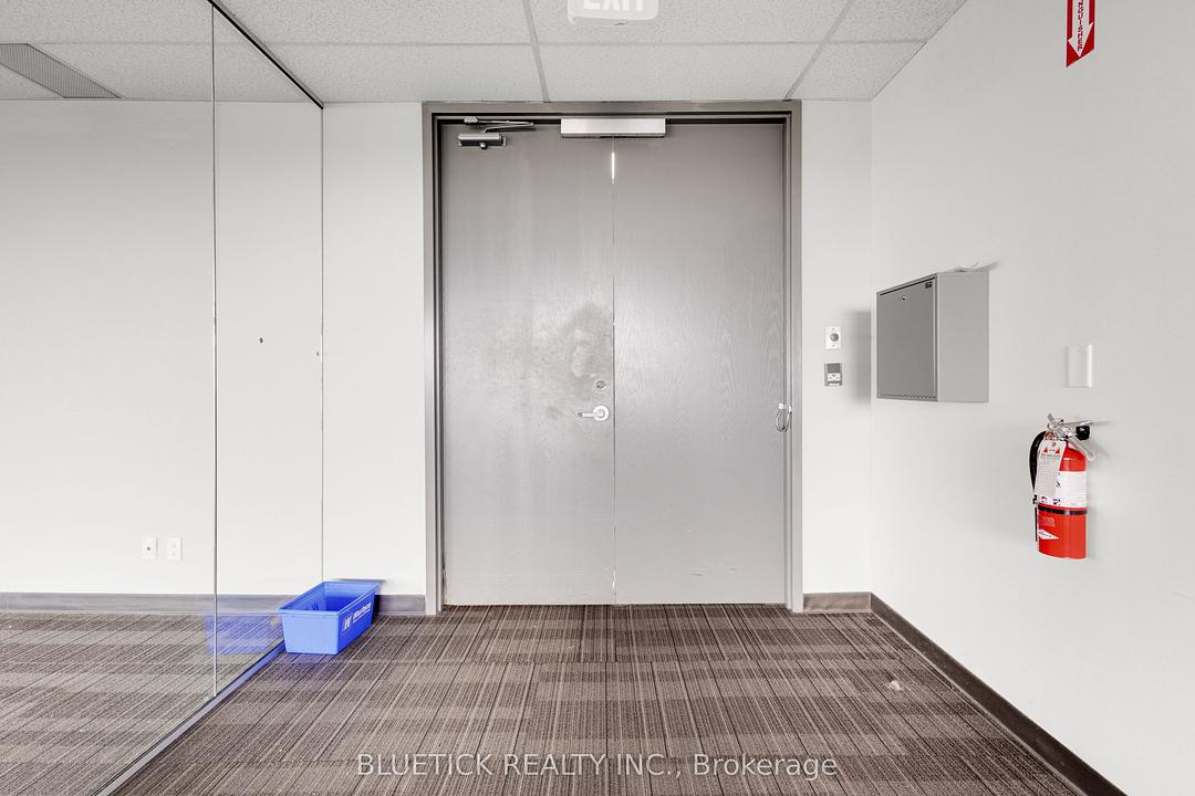 401 - 710 Dorval Drive, Oakville, ON