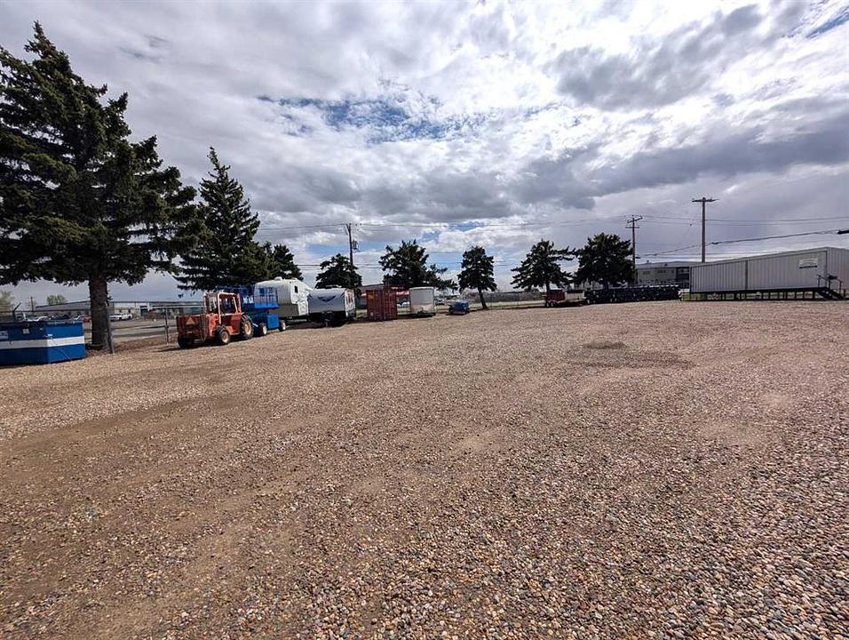 1811 Broadway Avenue East, Redcliff, AB