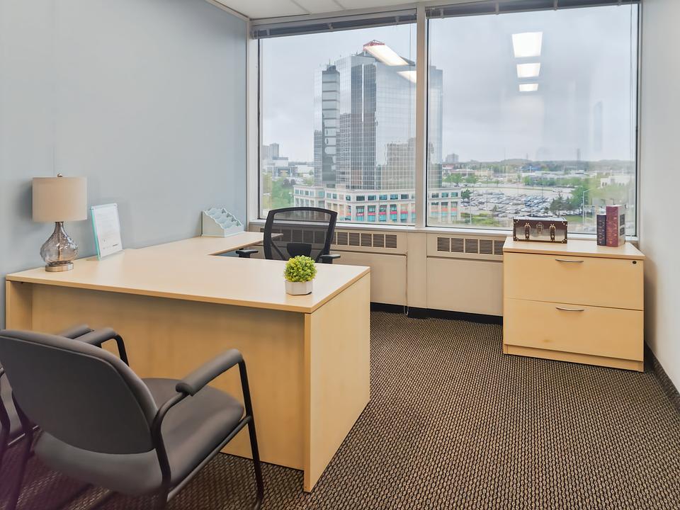 750 - 2 Robert Speck Parkway, Mississauga, ON
