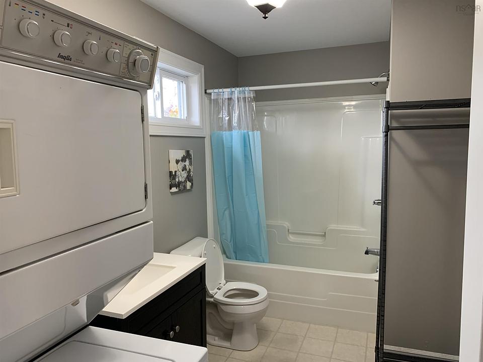 1423 Fall River Road, Fall River, NS