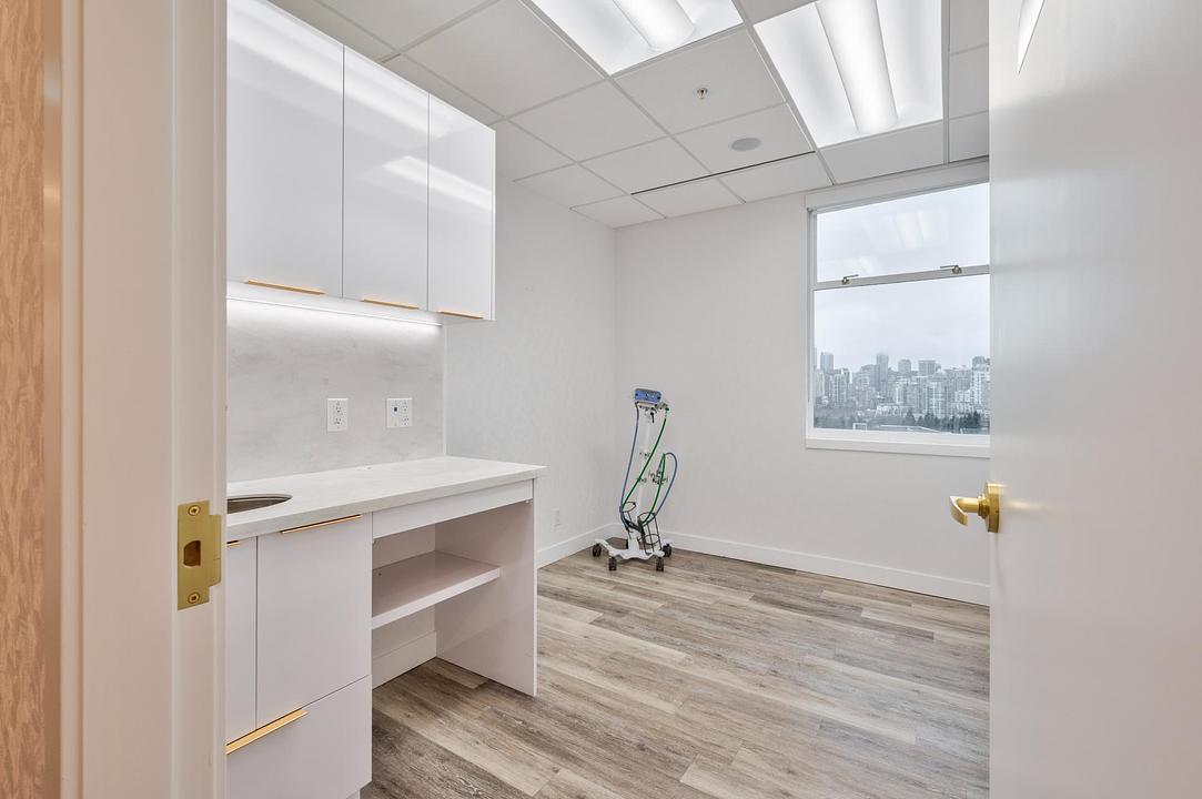 516 & 517 - 750 West Broadway, Vancouver, BC