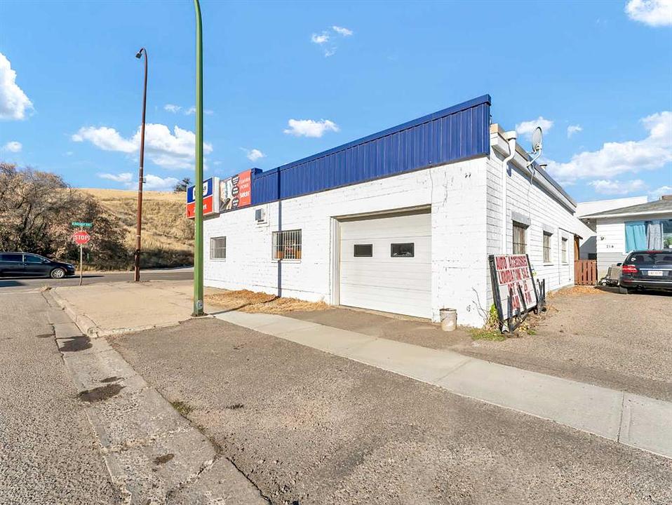 Kingsway Avenue Southeast, Medicine Hat, AB