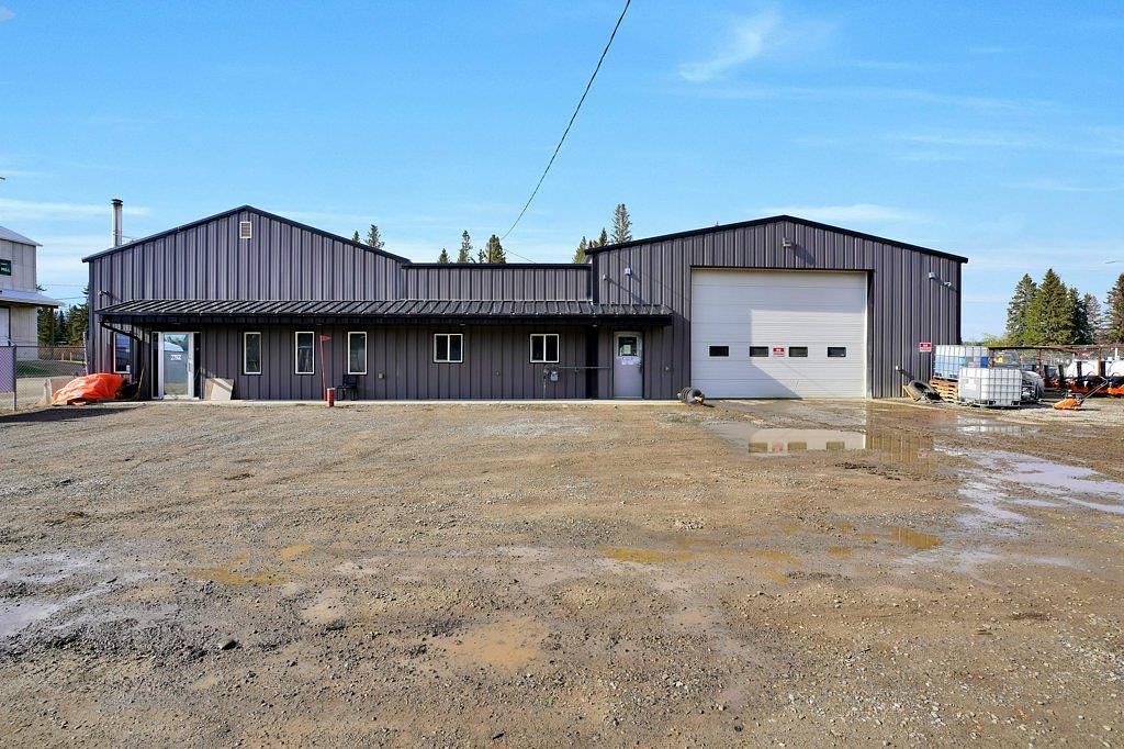1101 Main Avenue East, Sundre, AB