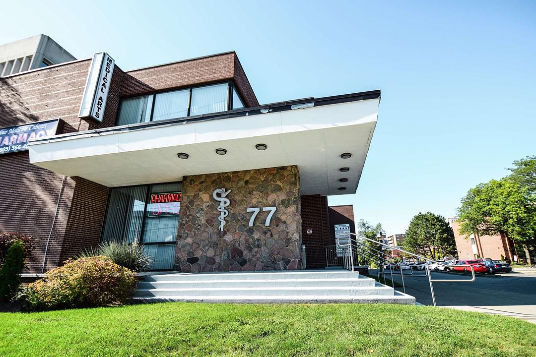 302 - 77 Queensway West, Mississauga, ON