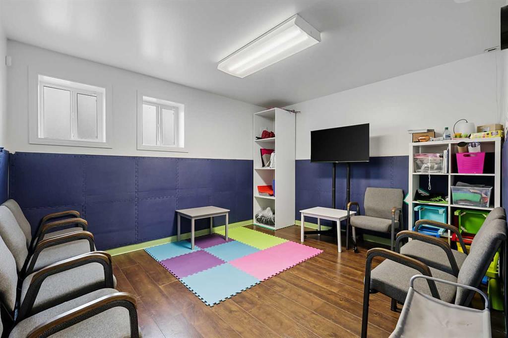 232 8A Street Northeast, Calgary, AB