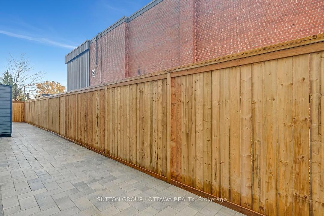 399 Winston Avenue, Ottawa, ON