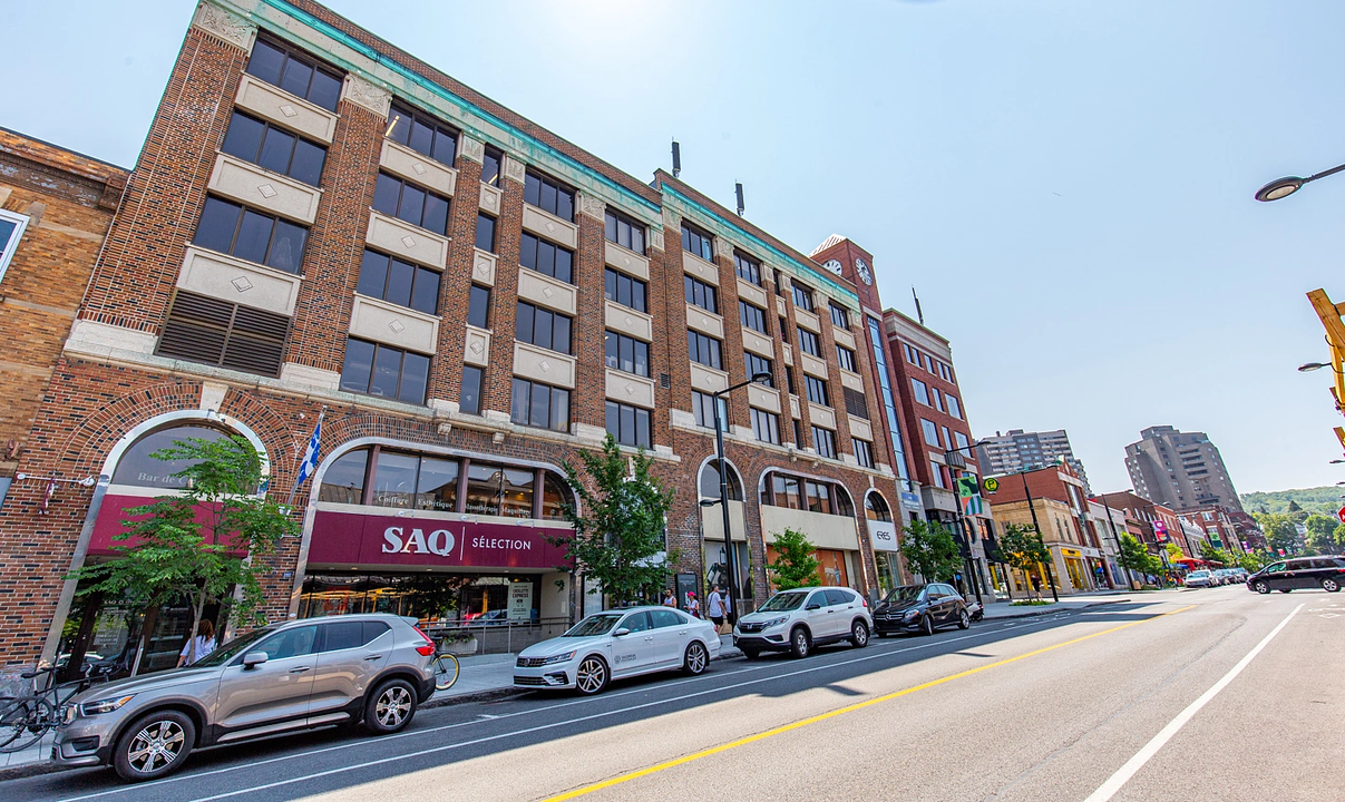 390A - 400 Avenue Laurier Ouest, Montréal, QC