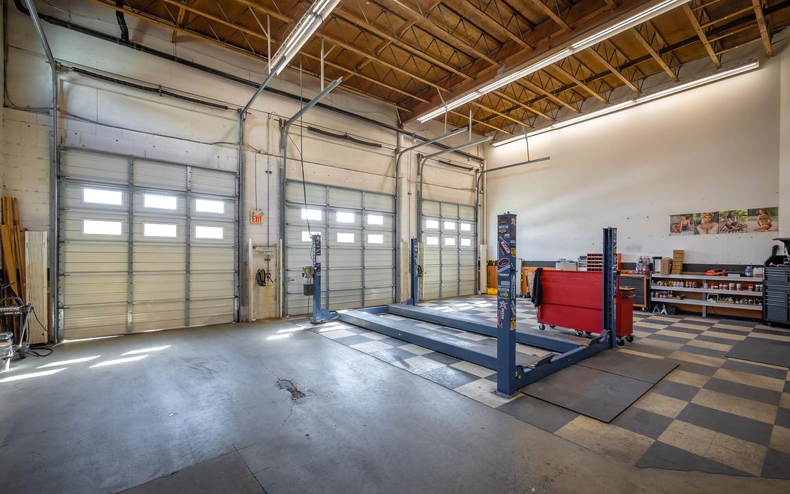 11571 Bridgeport Road, Richmond, BC