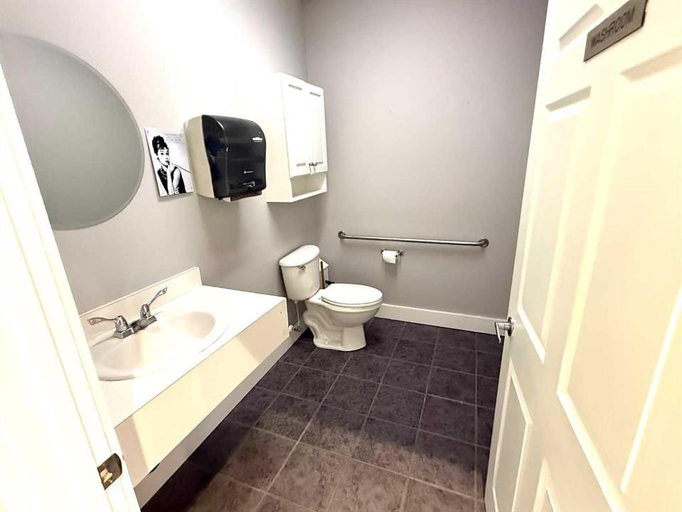 A105 - 5212 48 Street, Red Deer, AB