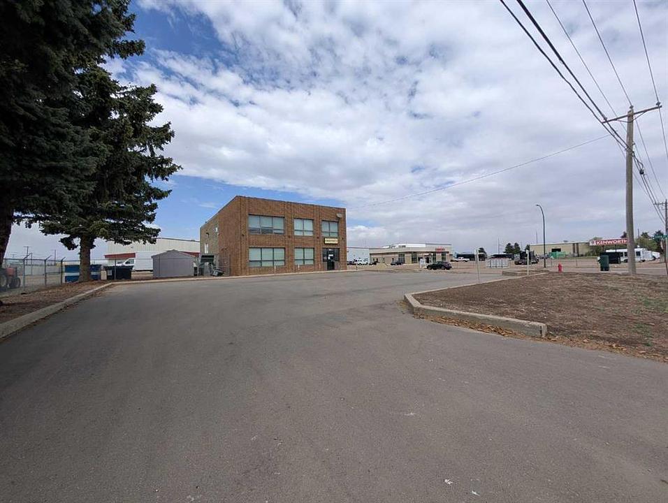 1811 Broadway Avenue East, Redcliff, AB