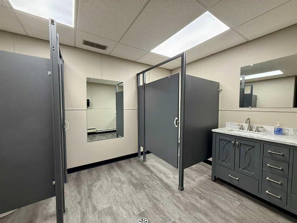 5004 51 Avenue, Ponoka, AB