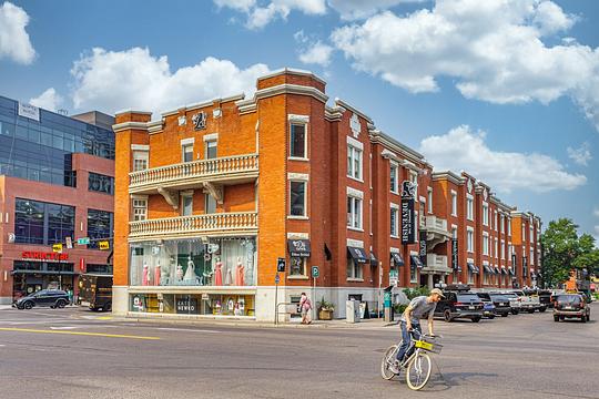 908 17 Avenue Southwest, Calgary, AB