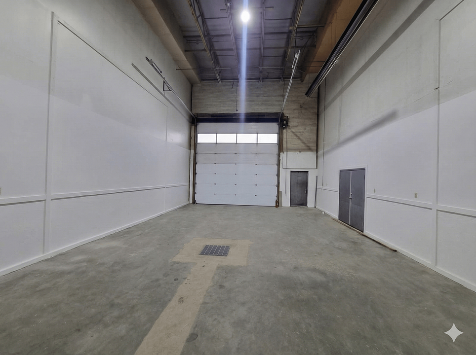 BAY J - 4907 1 Avenue, Edson, AB