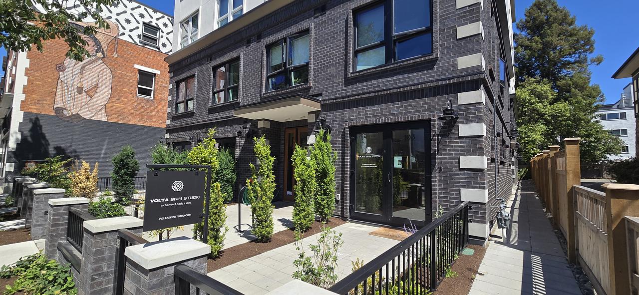 103 - 1015 Cook Street, Victoria, BC