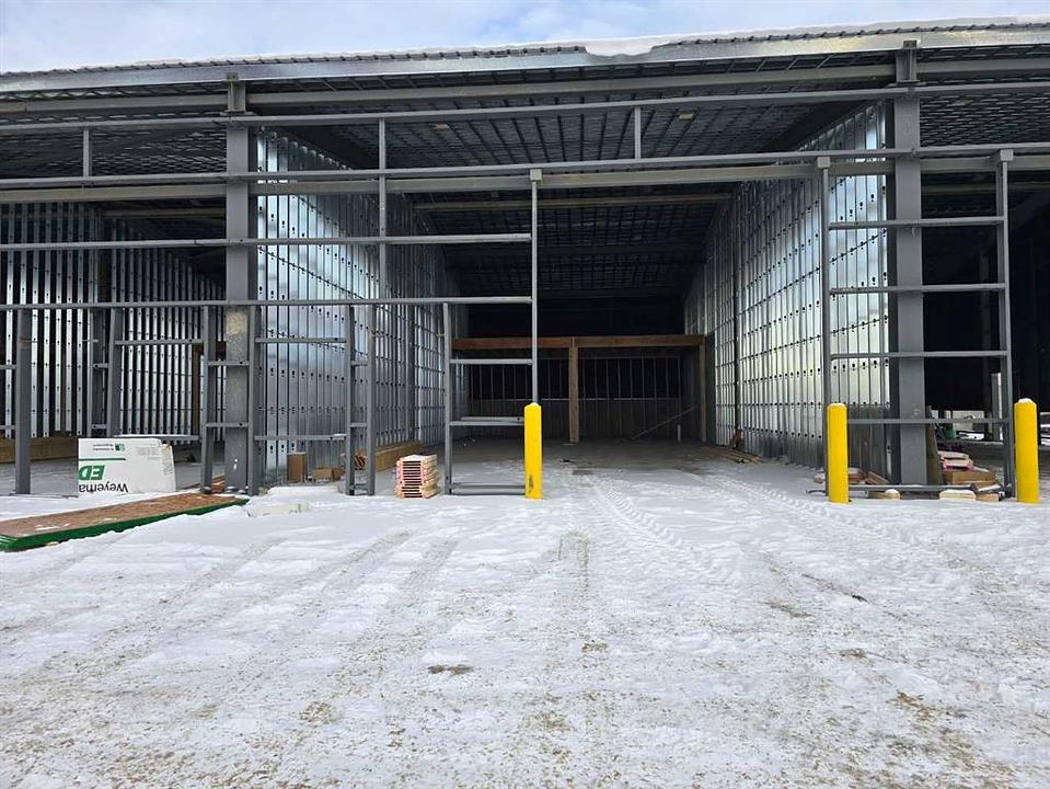 14 Griffin Industrial Point, Cochrane, AB