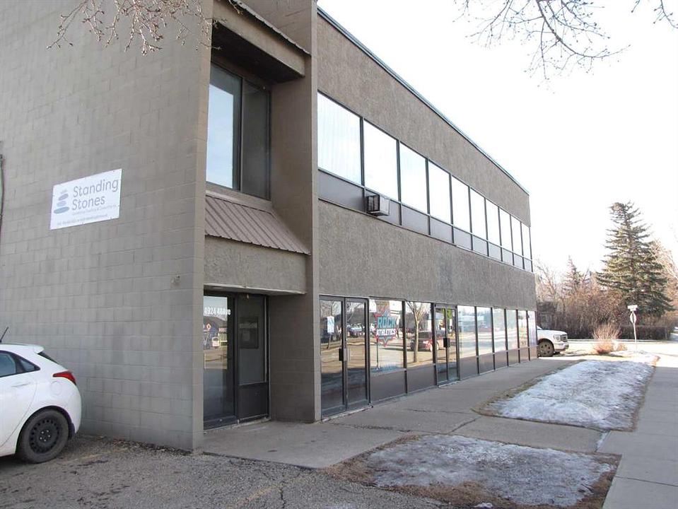 B - 4924 48 Avenue, Innisfail, AB
