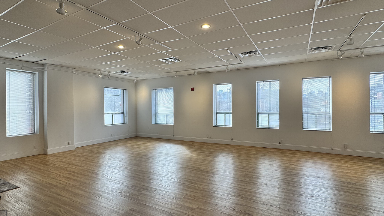 101 - 11 Davies Avenue, Toronto, ON